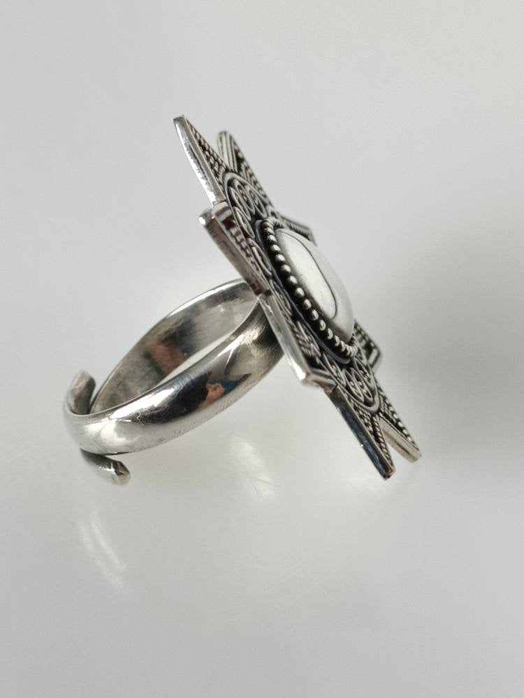 big oxidized silver ring, oxidized silver ring adjustable, star circle ring, antique style ring, star silver ring, bohemian ring, Australia, Zorbajewellers