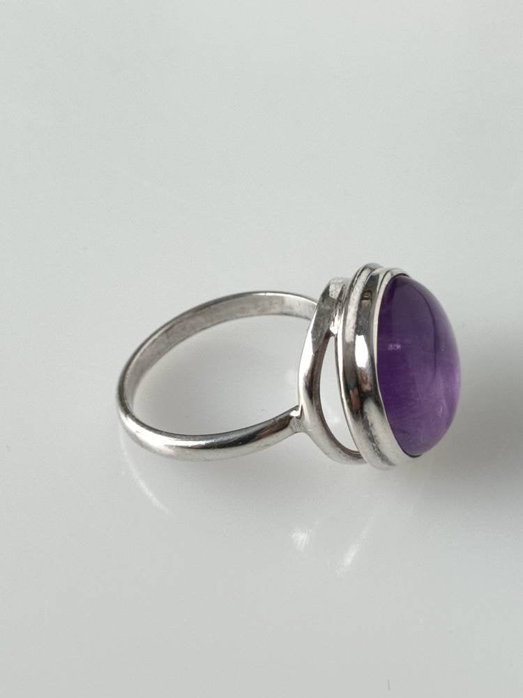 Purple gem ring, Silver Amethyst Ring, simple Amethyst ring, sterling silver ring, minimalist gemstone ring, round amethyst ring, Australia, Zorbajewellers