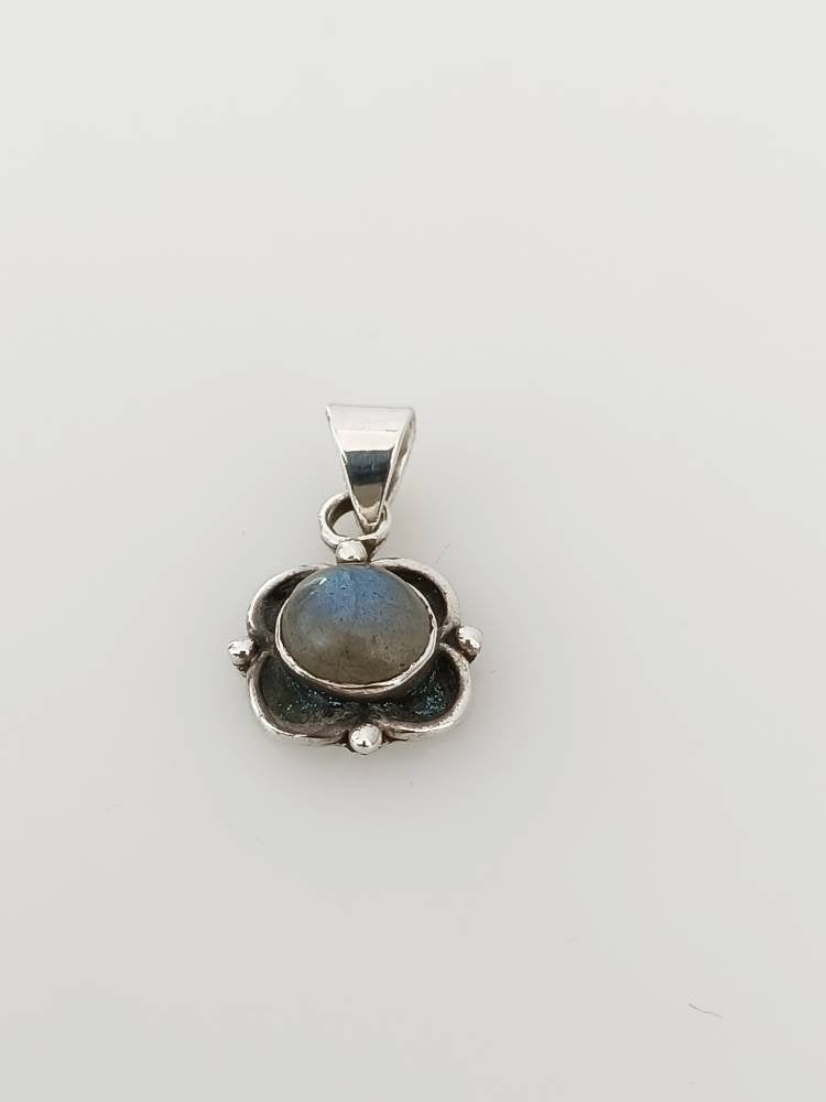 Genuine Labradorite Gem SOLID 925 Oxidized Silver Floral Pendant, Rustic Style Silver Labradorite Pendant, Genuine Labradorite Gem Australia, Zorbajewellers