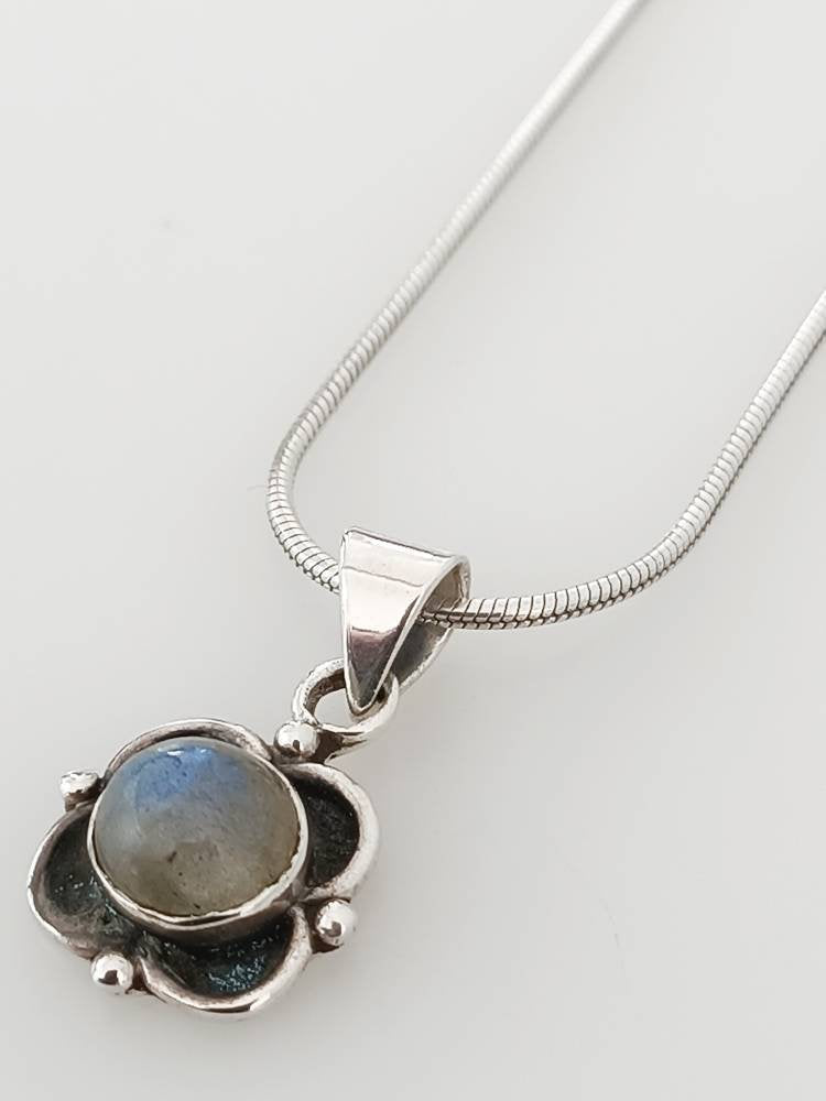 Genuine Labradorite Gem SOLID 925 Oxidized Silver Floral Pendant, Rustic Style Silver Labradorite Pendant, Genuine Labradorite Gem Australia, Zorbajewellers
