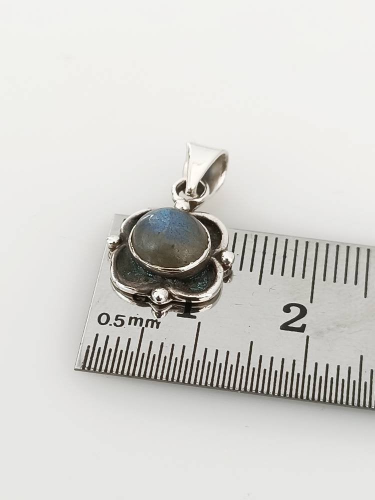 Genuine Labradorite Gem SOLID 925 Oxidized Silver Floral Pendant, Rustic Style Silver Labradorite Pendant, Genuine Labradorite Gem Australia, Zorbajewellers