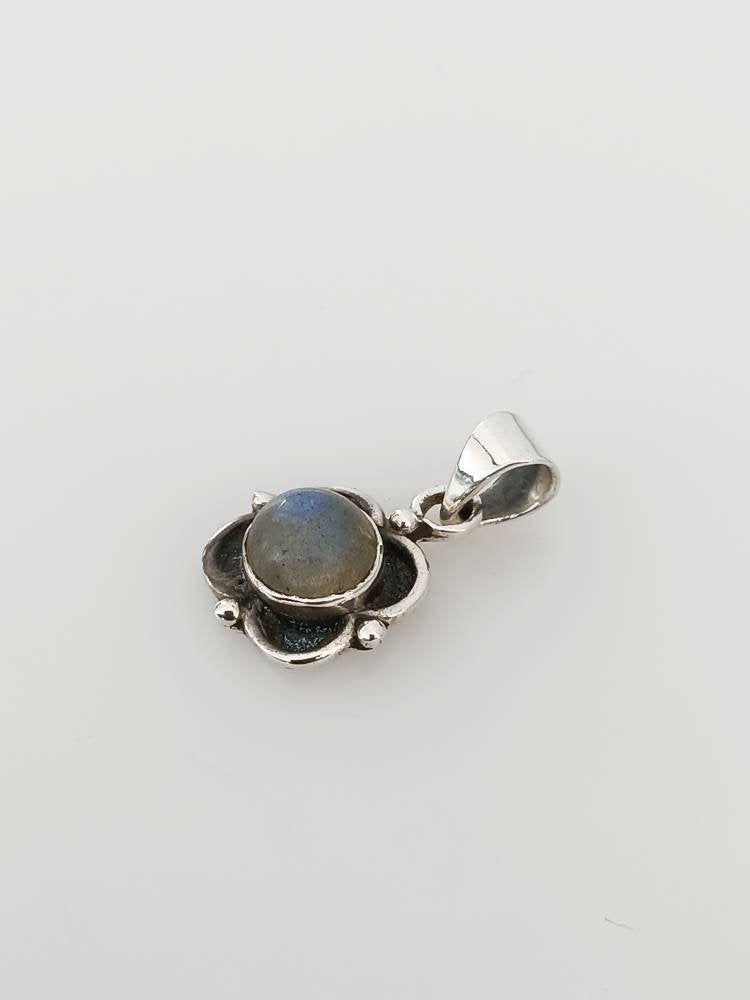 Genuine Labradorite Gem SOLID 925 Oxidized Silver Floral Pendant, Rustic Style Silver Labradorite Pendant, Genuine Labradorite Gem Australia, Zorbajewellers