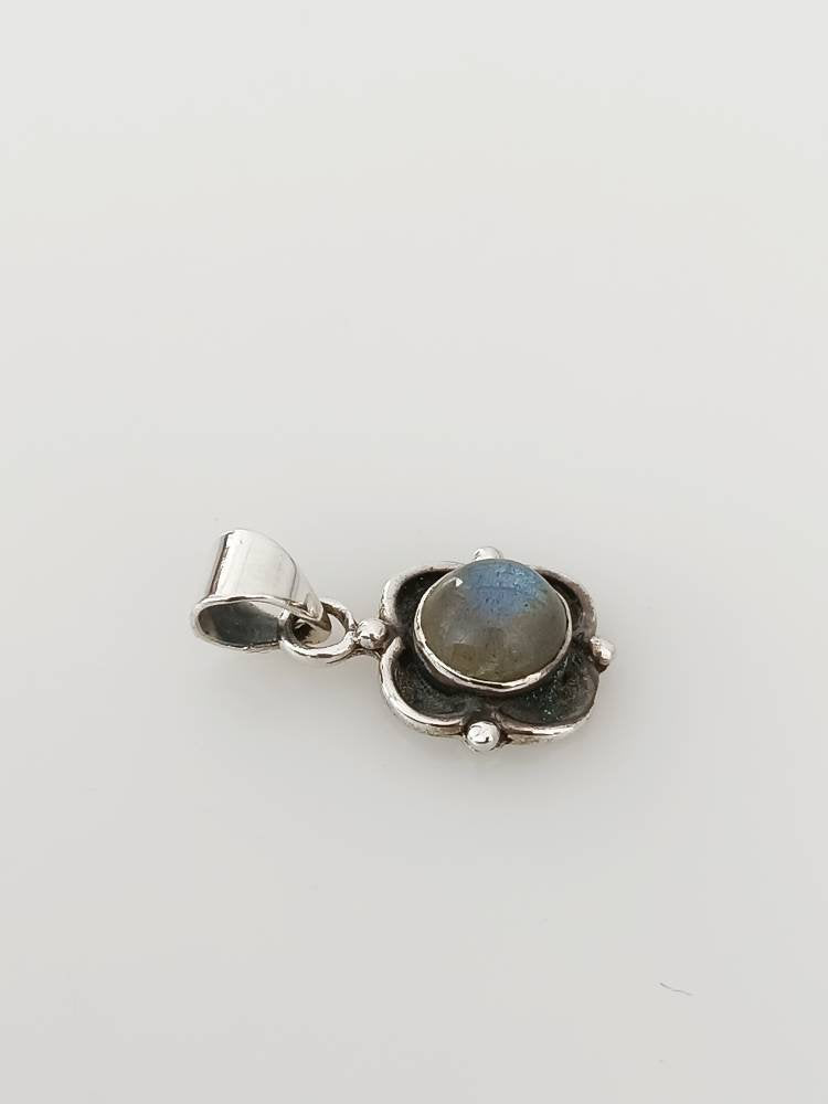 Genuine Labradorite Gem SOLID 925 Oxidized Silver Floral Pendant, Rustic Style Silver Labradorite Pendant, Genuine Labradorite Gem Australia, Zorbajewellers