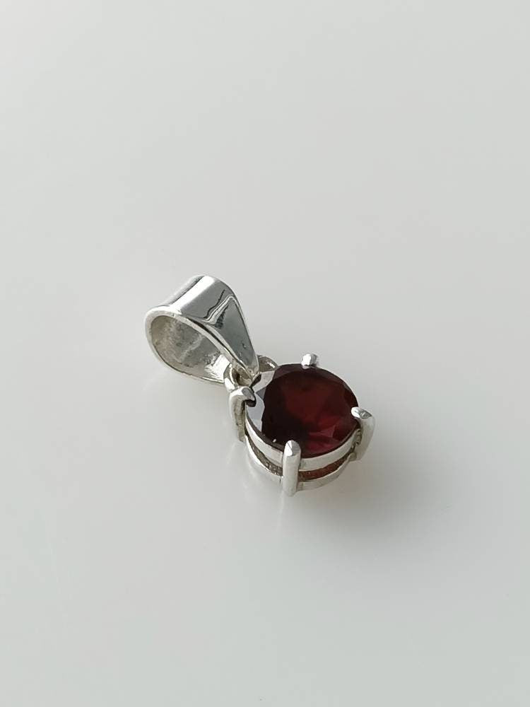 Minimalist Round Cut Red GARNET Gem SOLID 925 SILVER Pendant, Simple Blood/wine red Pendant, Capricorn Zodiac January Birthstone, Australia, Zorbajewellers