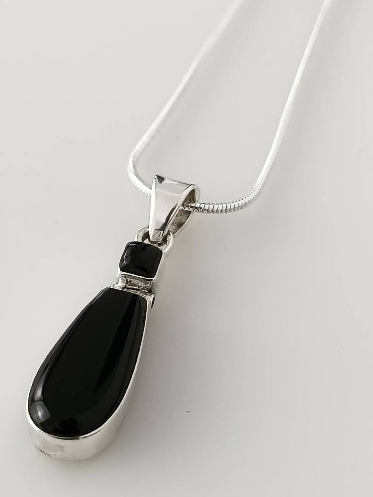 Beautiful Long Black Onyx Gems 925 Silver Contemporary Pendant, Leaf Shaped Onyx Pendant, Leo Zodiac December Birthstone Gift, Australia, Zorbajewellers
