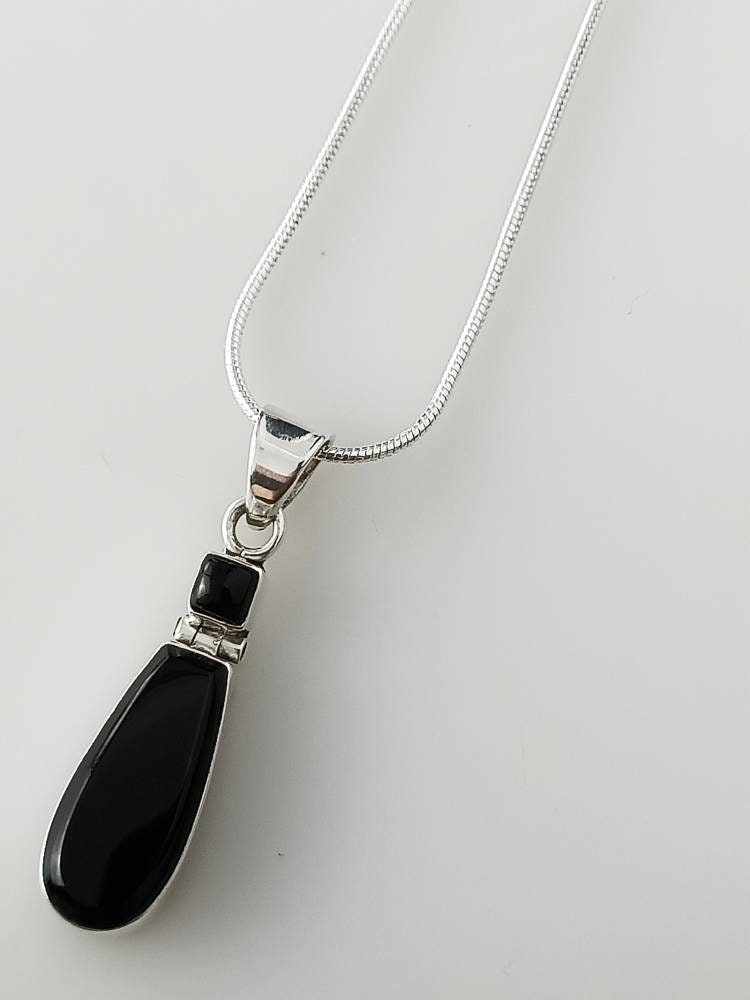 Beautiful Long Black Onyx Gems 925 Silver Contemporary Pendant, Leaf Shaped Onyx Pendant, Leo Zodiac December Birthstone Gift, Australia, Zorbajewellers