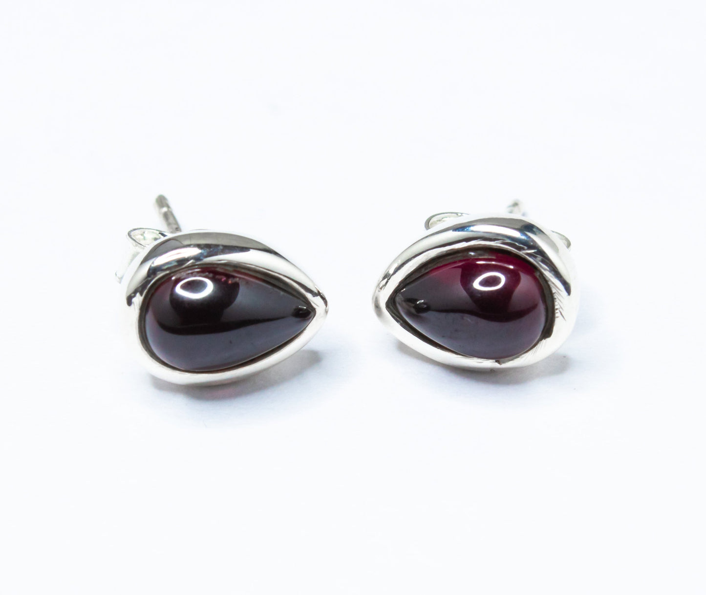 Genuine Red GARNET Gems 925 Silver Pear Shaped Simple Stud Earrings, Garnet Stud Earrings, Capricorn Zodiac January Birthstone, Australia, Zorbajewellers