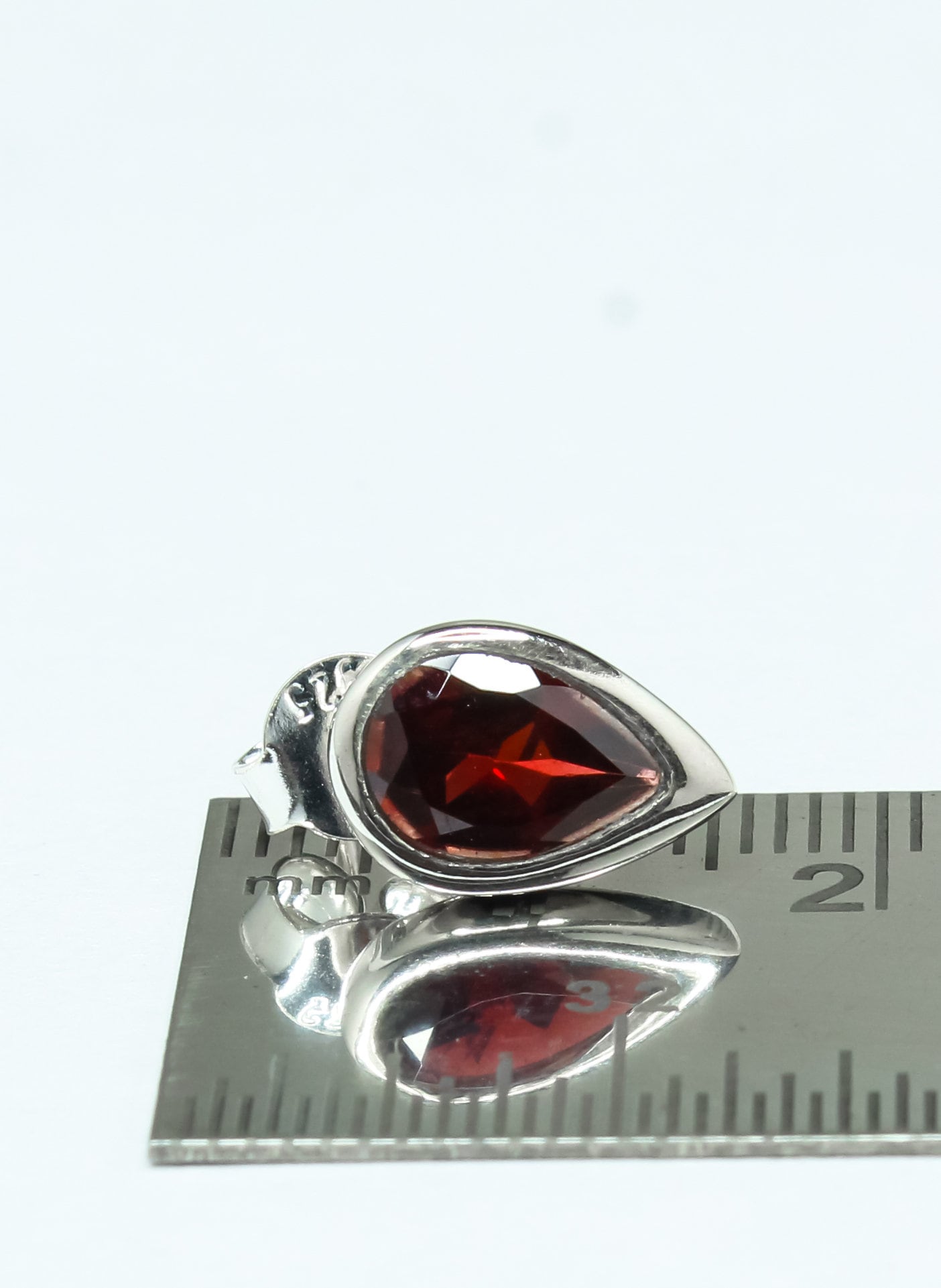 Pear/Teardrop Genuine Red GARNET Gems 925 Silver Simple Stud Earrings