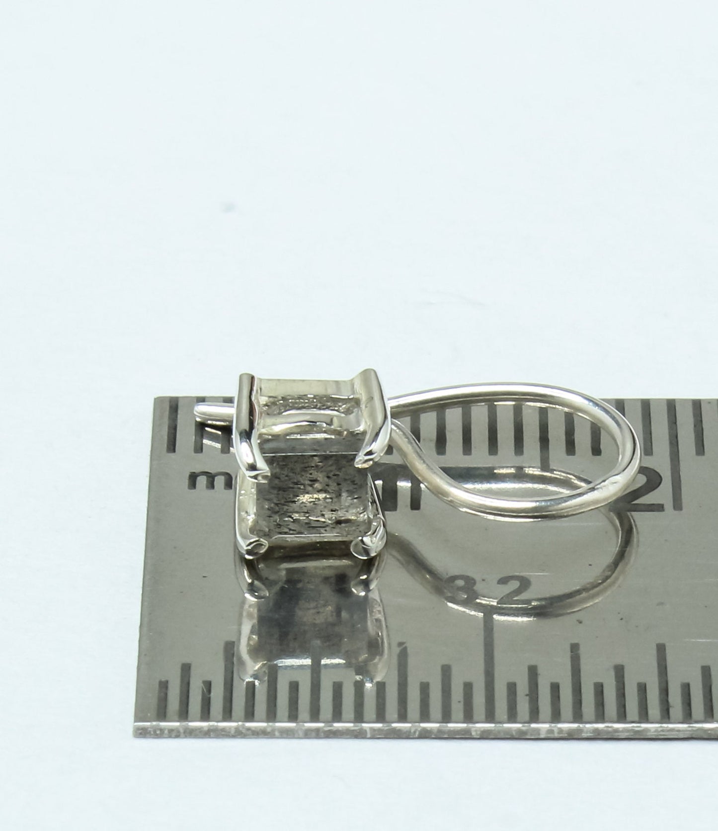 Square LABRADORITE Gems 925 Silver Simple Prong Set Latch-Back Earrings