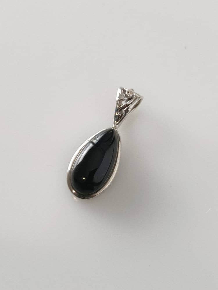 Simple black pendant, back onyx pendant in silver, Teardrop black onyx pendant, leaf shaped black onyx silver, Minimalist, chic, Australia, Zorbajewellers