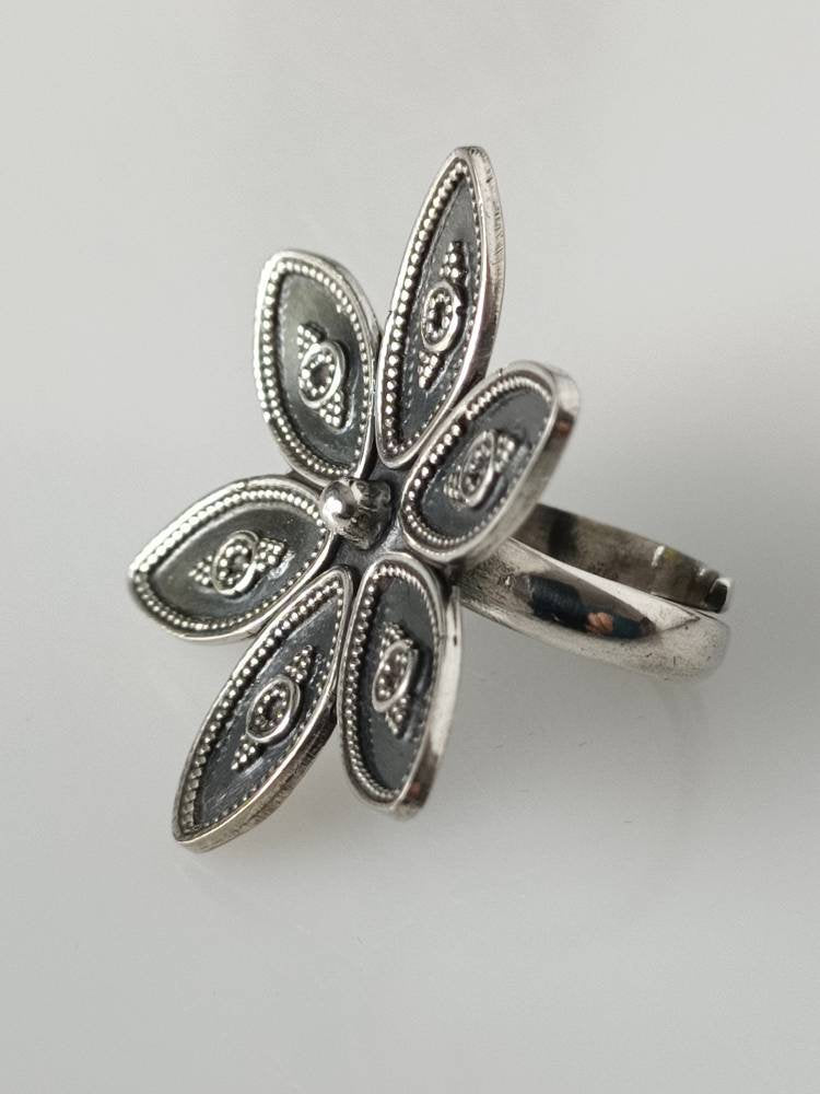 Large flower ring, spring flower ring, silver flower ring, Oxidized flower ring, oxidized silver ring, adjustable silver ring, Australia, Zorbajewellers
