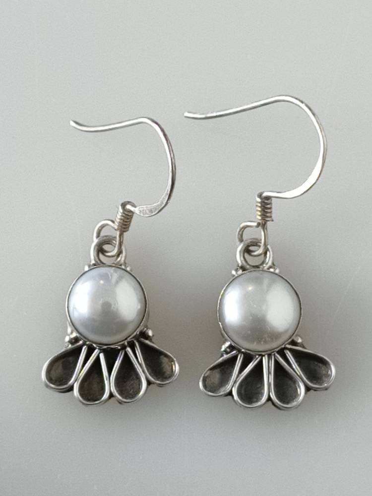 White pearl earrings, boho white pearl earrings, oxidized silver white pearl earrings, cultured freshwater pearl earrings, chic, Australia, Zorbajewellers