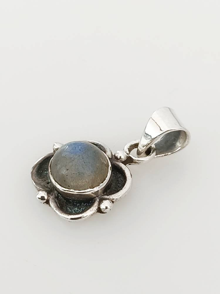 Genuine Labradorite Gem SOLID 925 Oxidized Silver Floral Pendant, Rustic Style Silver Labradorite Pendant, Genuine Labradorite Gem Australia, Zorbajewellers