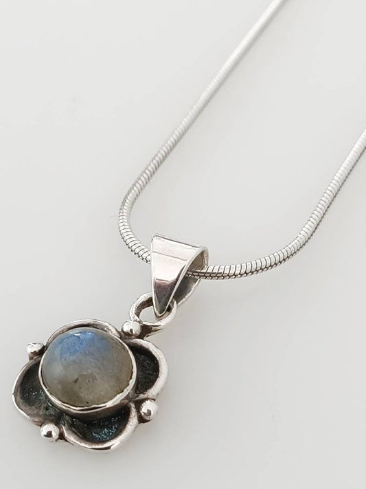 Genuine Labradorite Gem SOLID 925 Oxidized Silver Floral Pendant, Rustic Style Silver Labradorite Pendant, Genuine Labradorite Gem Australia, Zorbajewellers