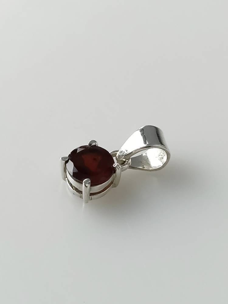 Minimalist Round Cut Red GARNET Gem SOLID 925 SILVER Pendant, Simple Blood/wine red Pendant, Capricorn Zodiac January Birthstone, Australia, Zorbajewellers