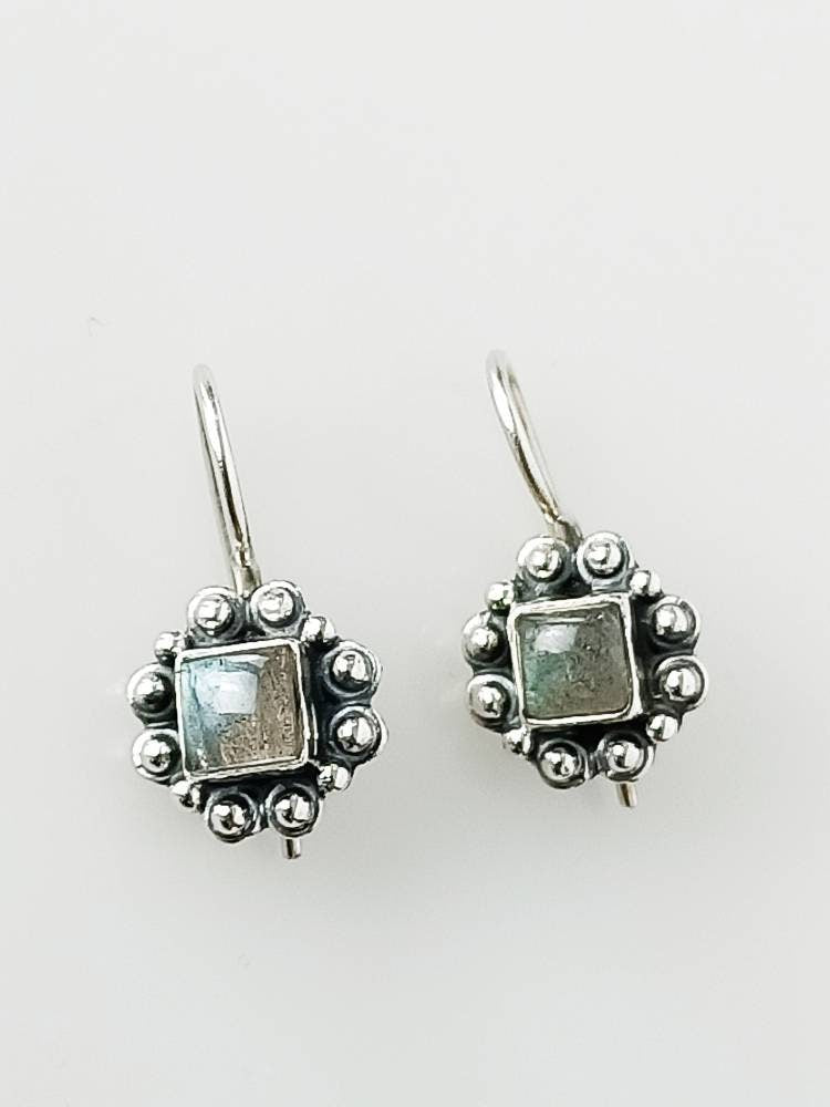 Square LABRADORITE Gems SOLID 925 Oxidized SILVER Beads Flower Earrings, Grey Labradorite Gems Silver Earrings, Green Gray Gems, Australia, Zorbajewellers