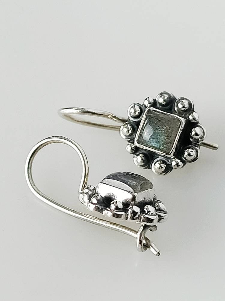 Square LABRADORITE Gems SOLID 925 Oxidized SILVER Beads Flower Earrings, Grey Labradorite Gems Silver Earrings, Green Gray Gems, Australia, Zorbajewellers