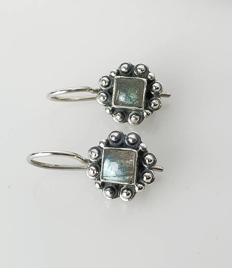 Square LABRADORITE Gems SOLID 925 Oxidized SILVER Beads Flower Earrings, Grey Labradorite Gems Silver Earrings, Green Gray Gems, Australia, Zorbajewellers