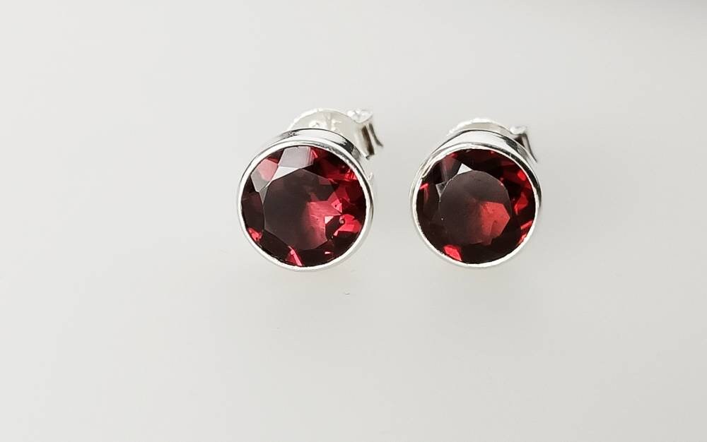 7x5MM Oval Mandarin Garnet Solid 14 Karat Stud Earrings