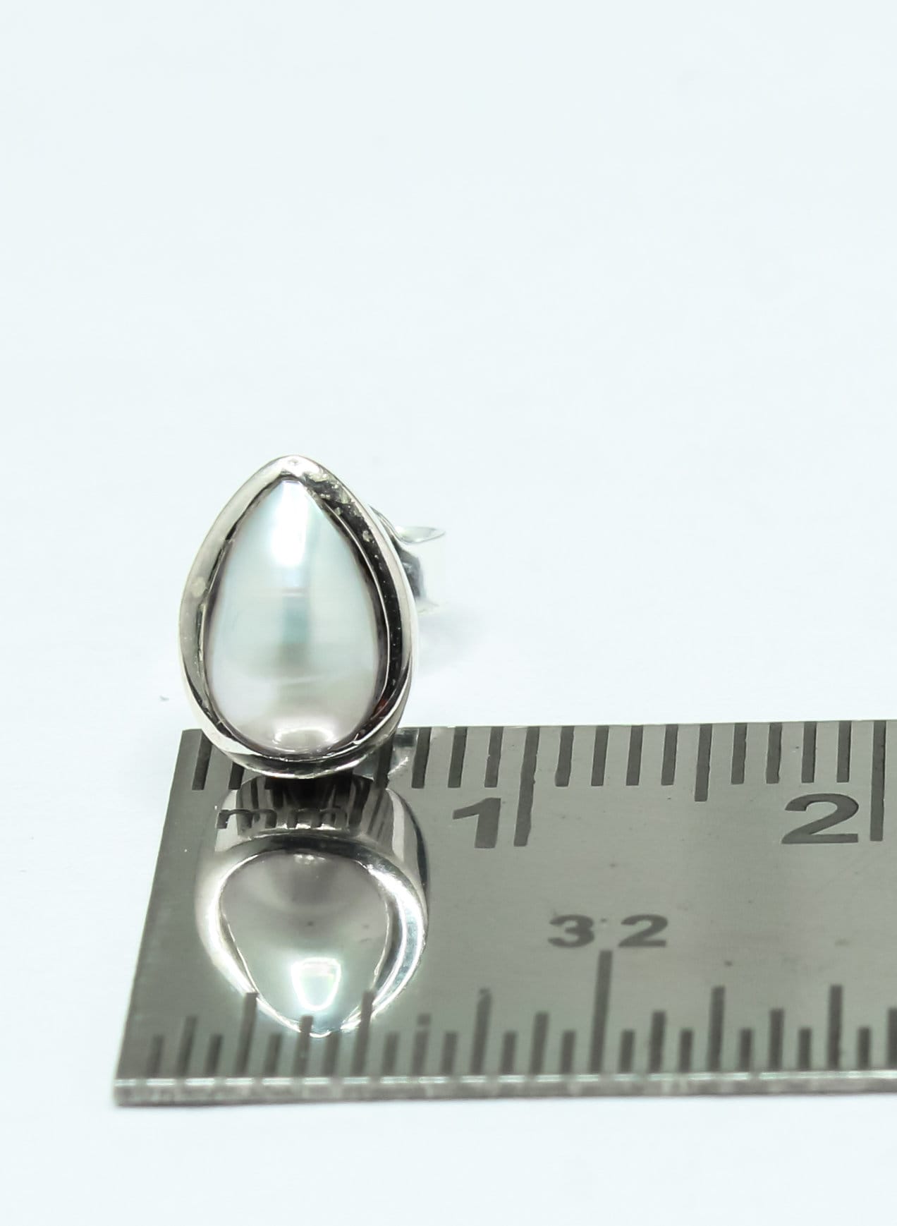 Pear/Teardrop Shaped White PEARL 925 Sterling Silver Simple Stud Earrings