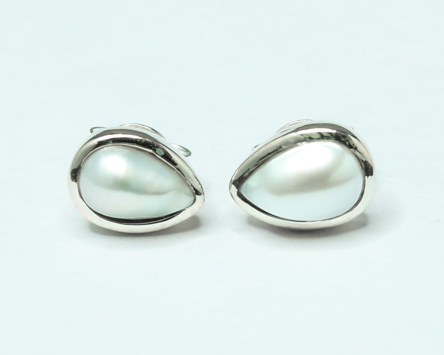 Pear/Teardrop Shaped White PEARL 925 Sterling Silver Simple Stud Earrings