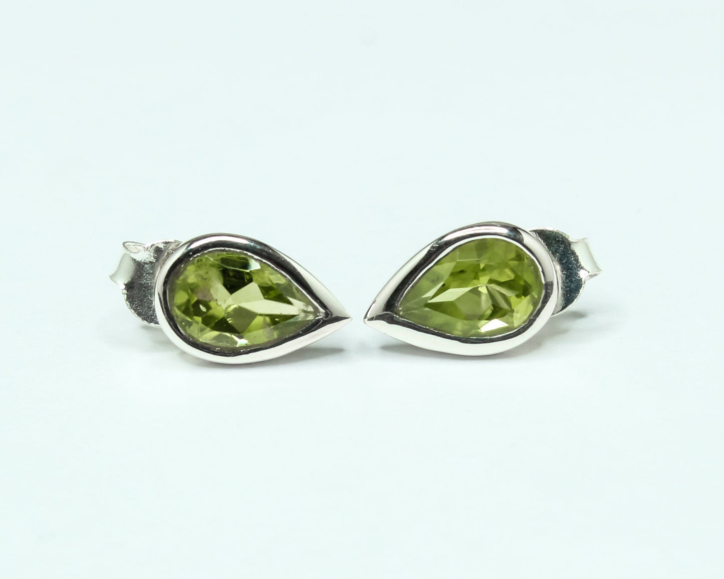 Pear/Teardrop Shaped Peridot Sterling Silver Simple Green Stud Earrings
